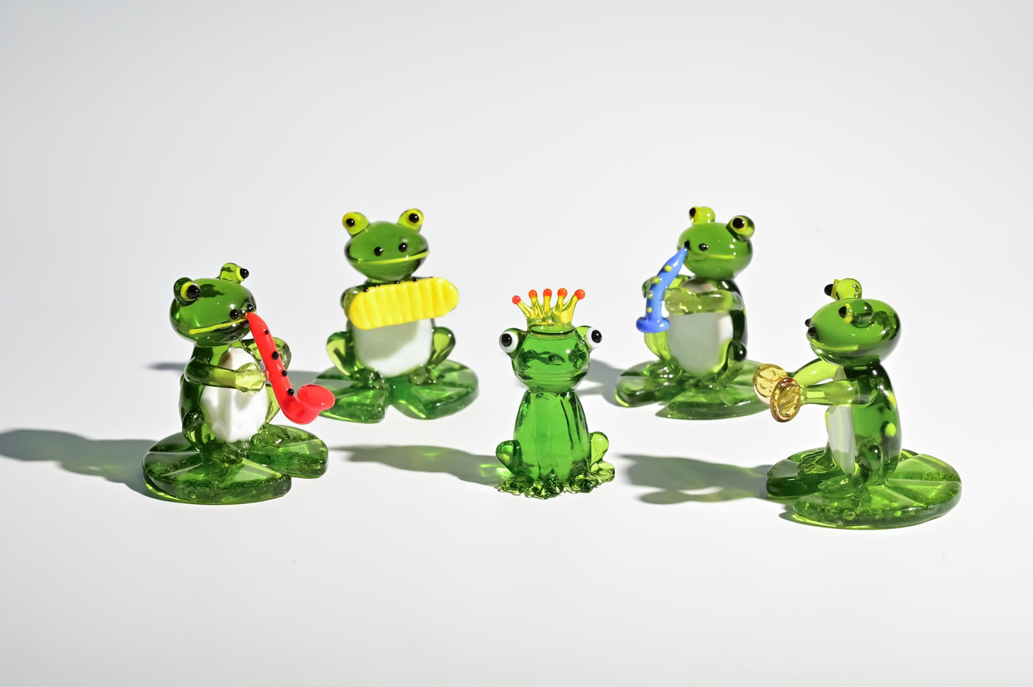Handcrafted Glass Frog Sculpture, Handmade Glass Frog | Frog Figurine | Blown Glass Animal Ornament | Cute Desk Decor | Gift for Frog Lovers